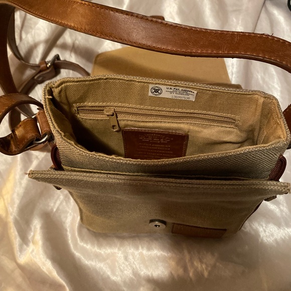 green and brown leather purse with lots of storage - Picture 10 of 10